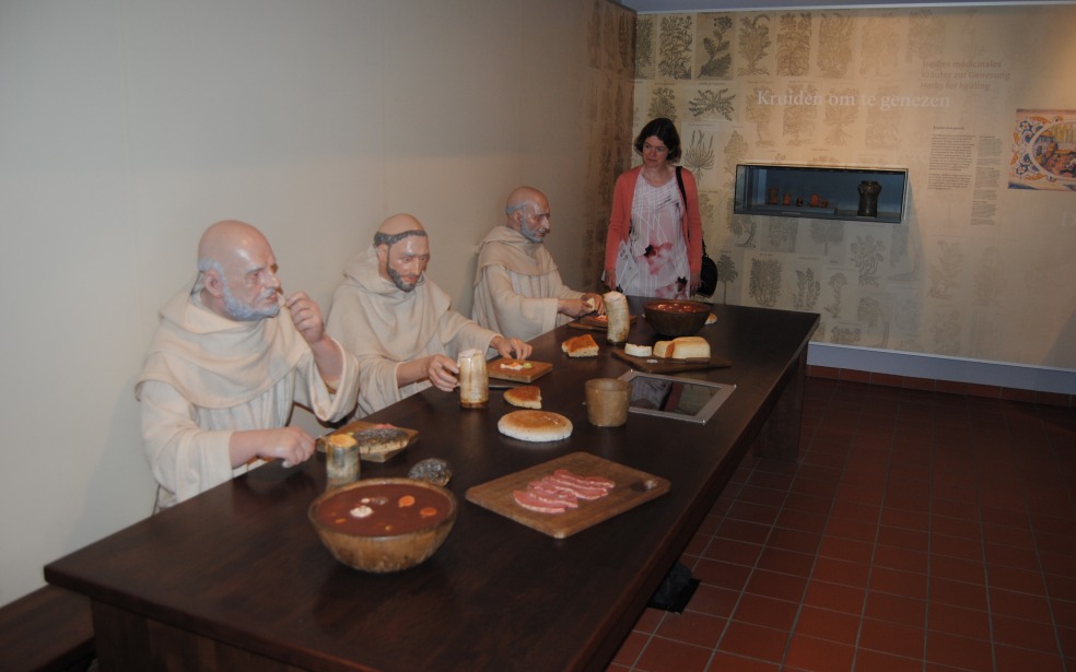 De monniken aan tafel